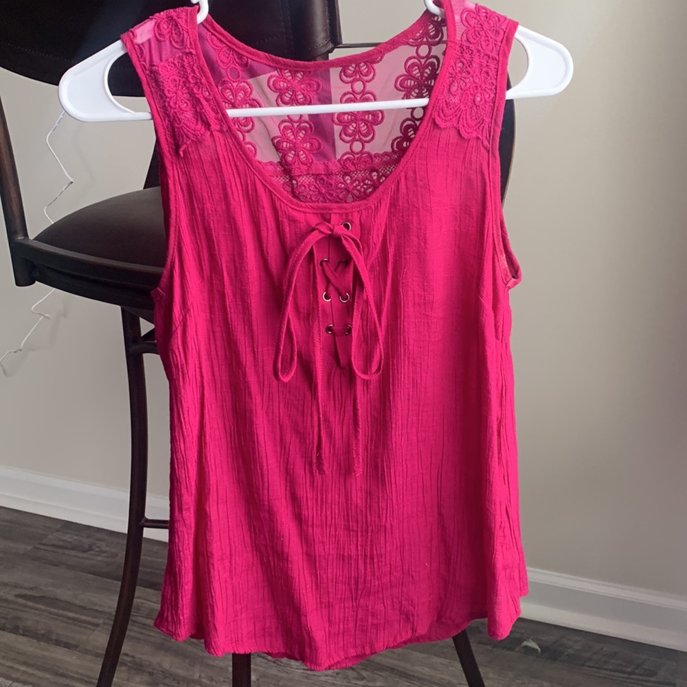 Lightweight tank top, functional tie in front, design on upper back as shown